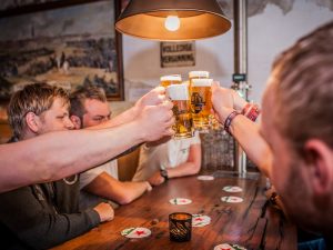 proosten bier taptafel eetcafé Taveerne Rabenhaupt Groningen